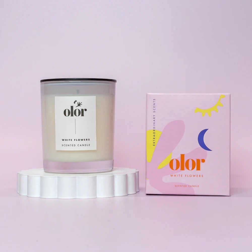 OLOR CANDLE WHITE FLOWERS