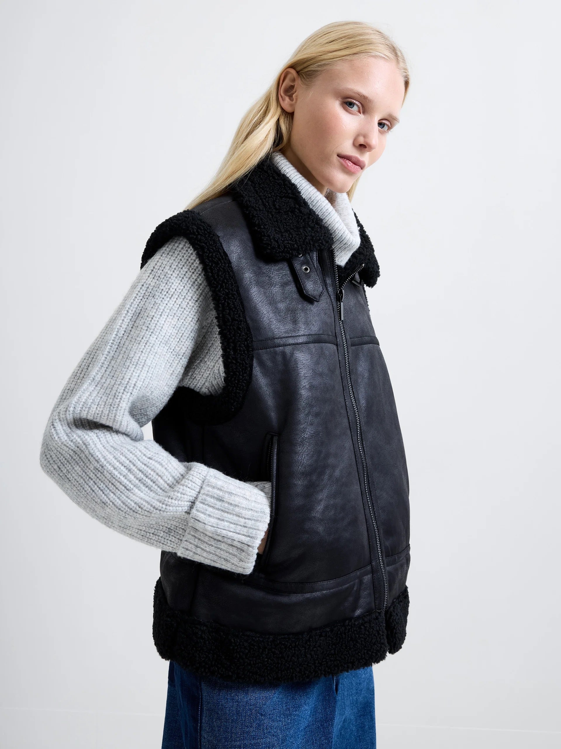 FRENCH CONNECTION  CAMRY SUEDE Black