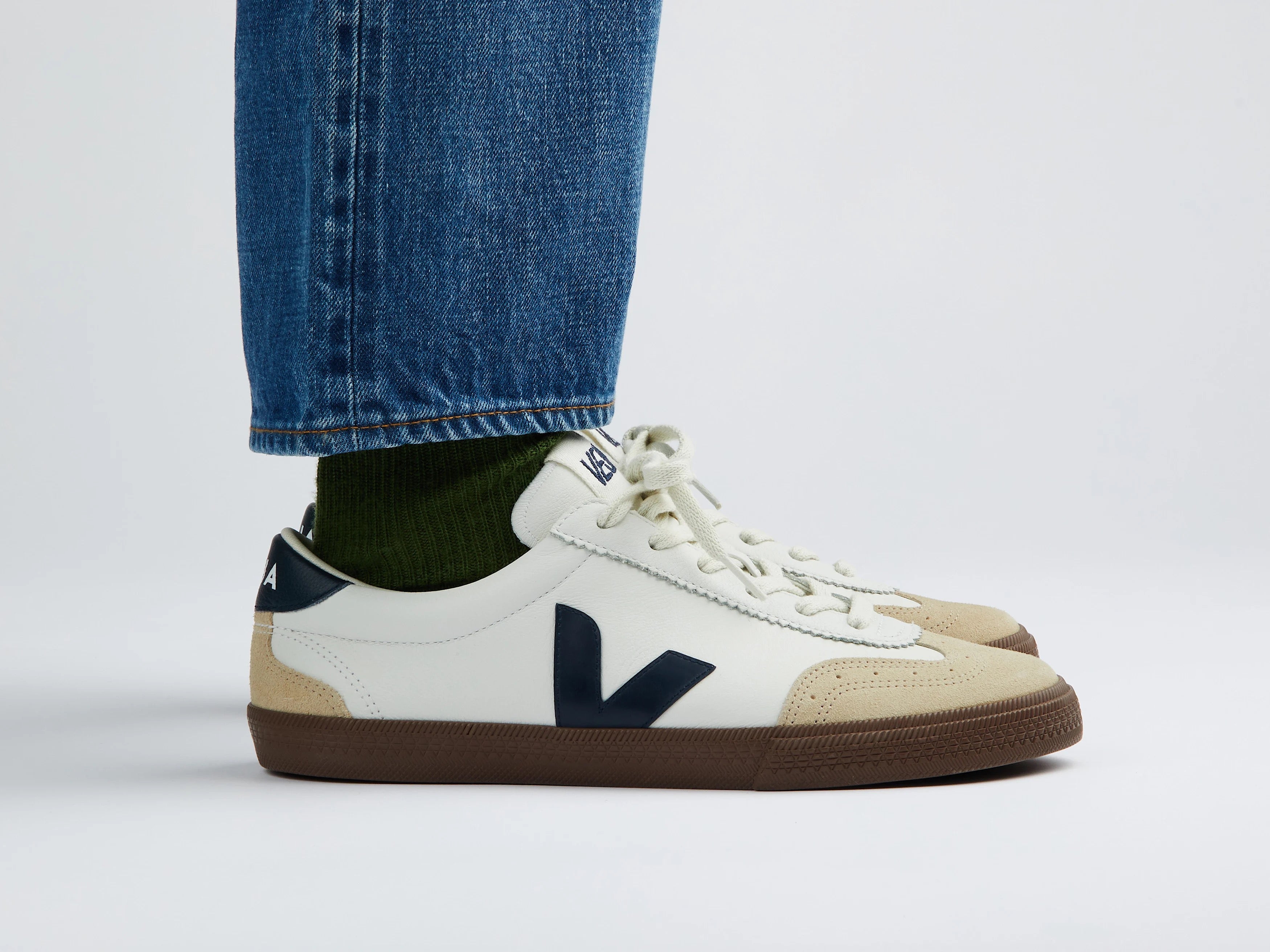 VEJA VOLLEY OT LEATHER WHITE/NAUTICO/BARK