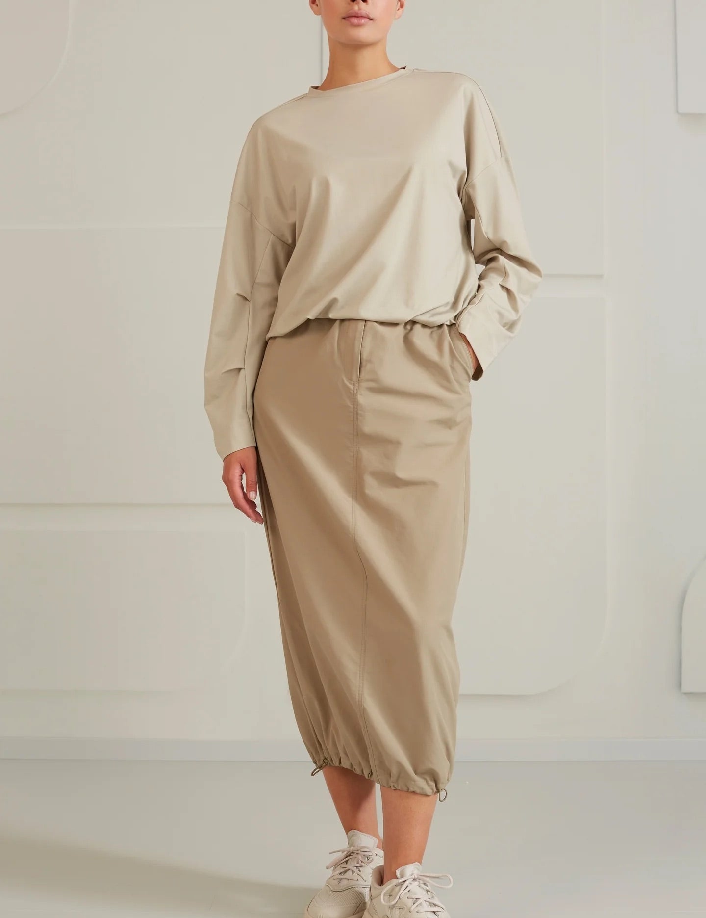 cargo-midi-skirt-with-pockets-and-a-drawstring-in-nylon-winter-twig-beige_2880x_jpg.jpg