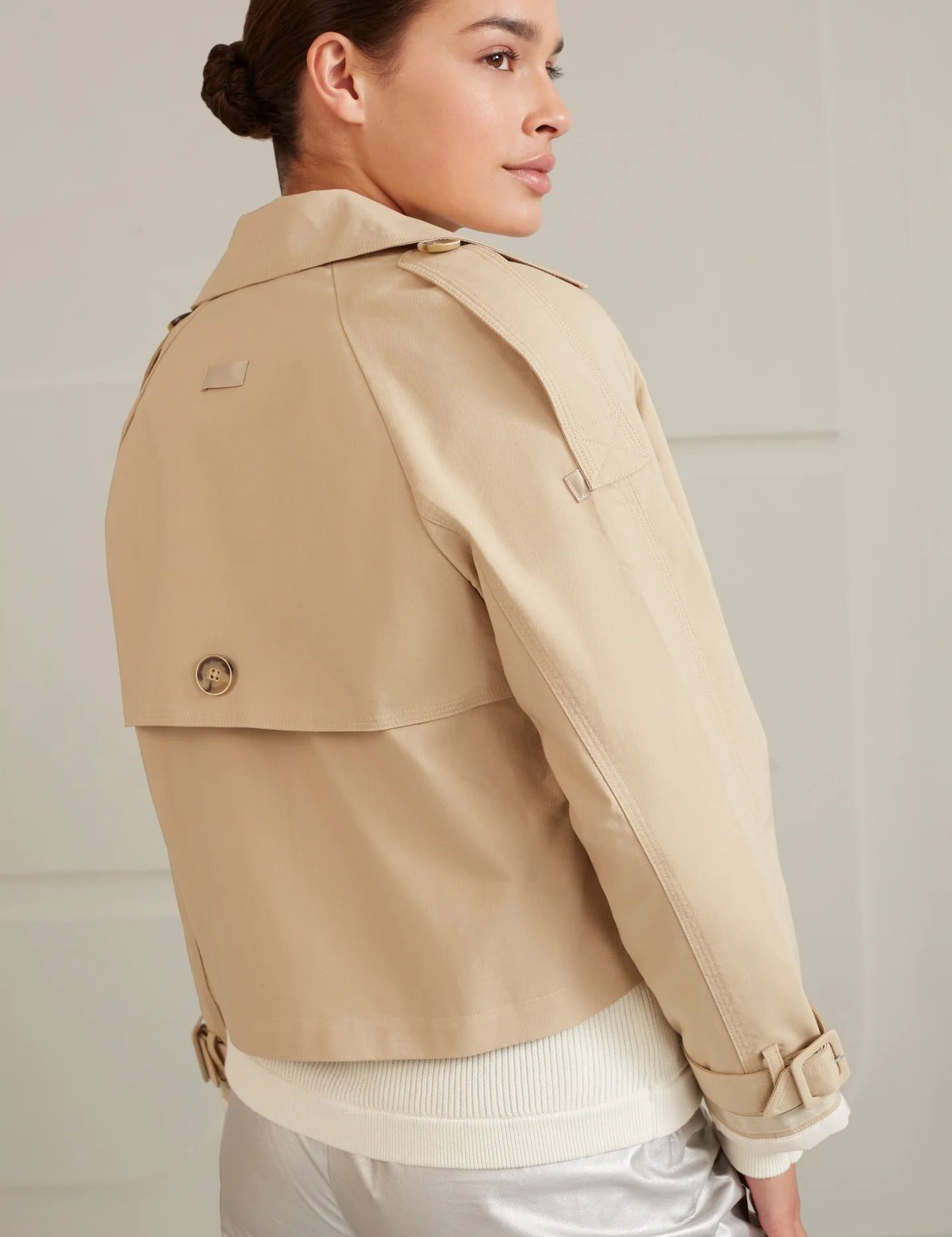 cropped-trench-coat-with-long-sleeves-and-shoulder-details-white-pepper-beige_a214aaaa-7d6b-4810-8161-c10d9307ac14_2880x_jpg.jpg