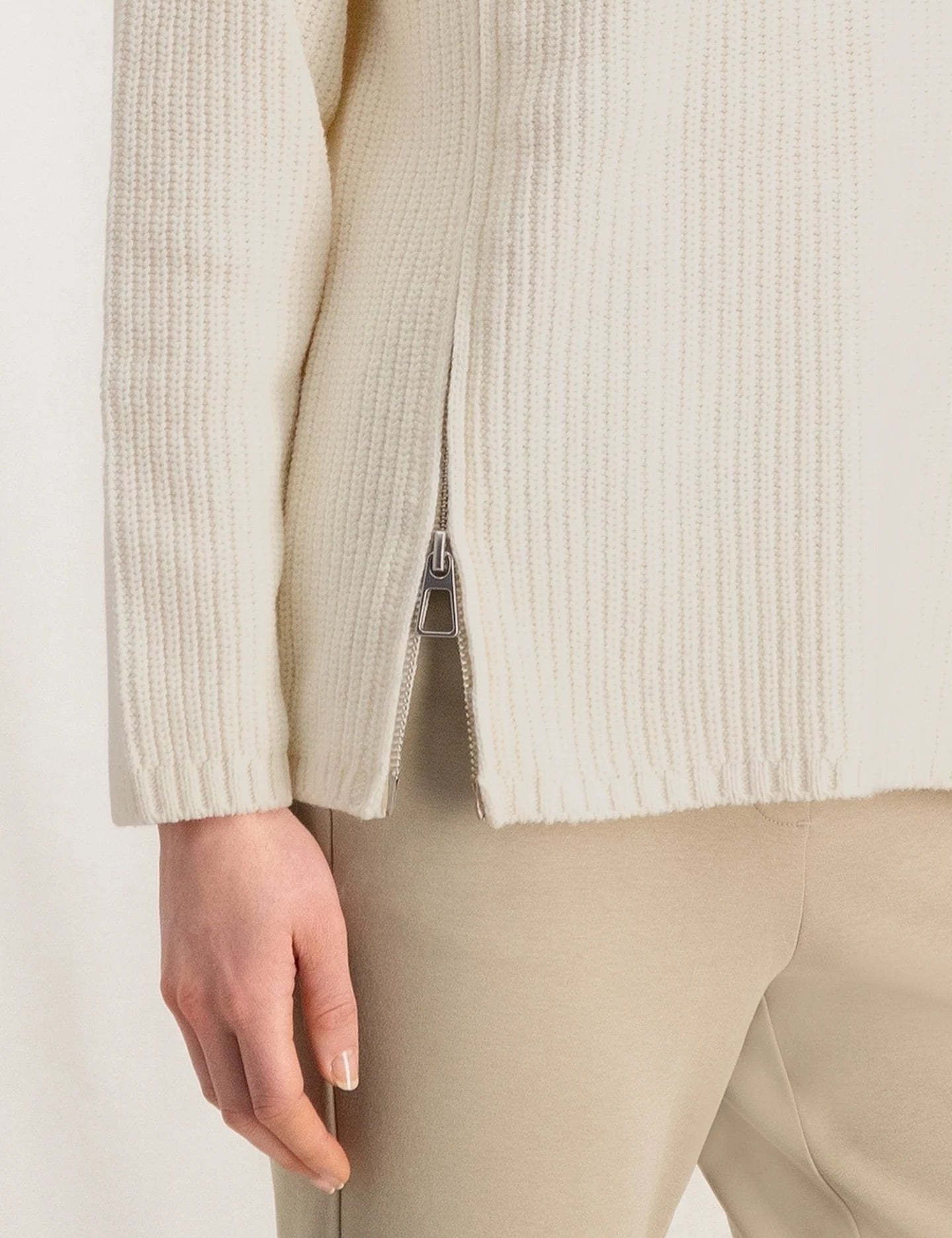 ribbed-sweater-with-turtleneck-long-sleeves-and-zip-off-white-knit_3beac796-9b84-43c4-b8bc-e266acfc5611_2880x_jpg.jpg