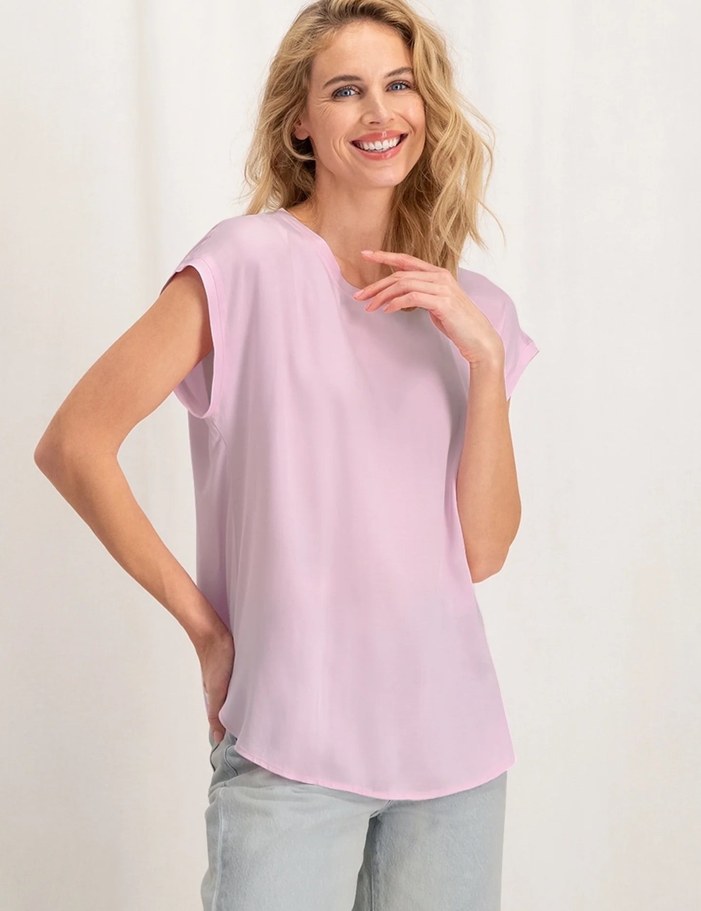 sleeveless-top-with-round-neck-in-fabrix-mix-lady-pink_2880x_jpg.jpg