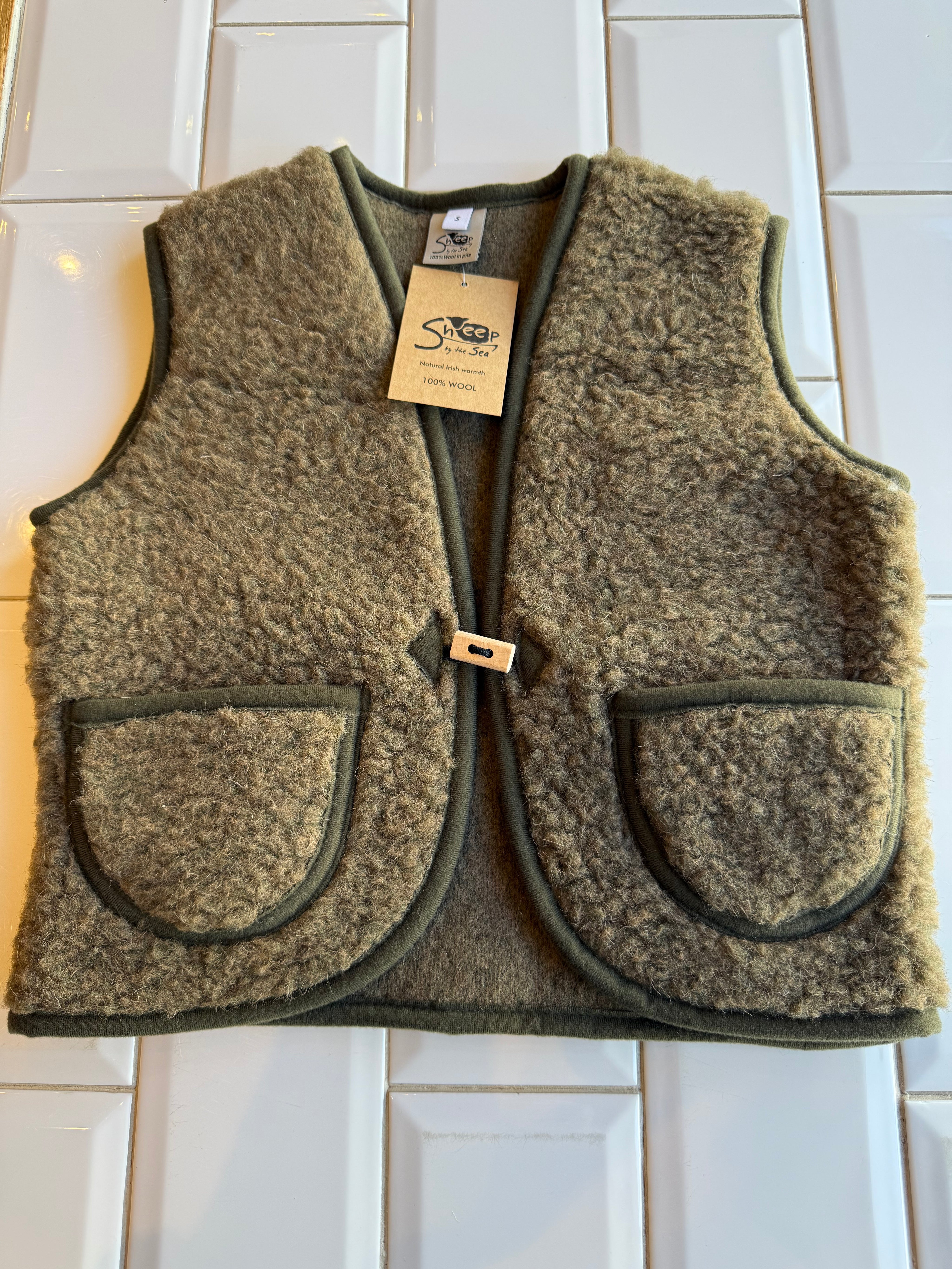 SHEEP BY THE SEA JUNIOR VEST ALPEN BARK