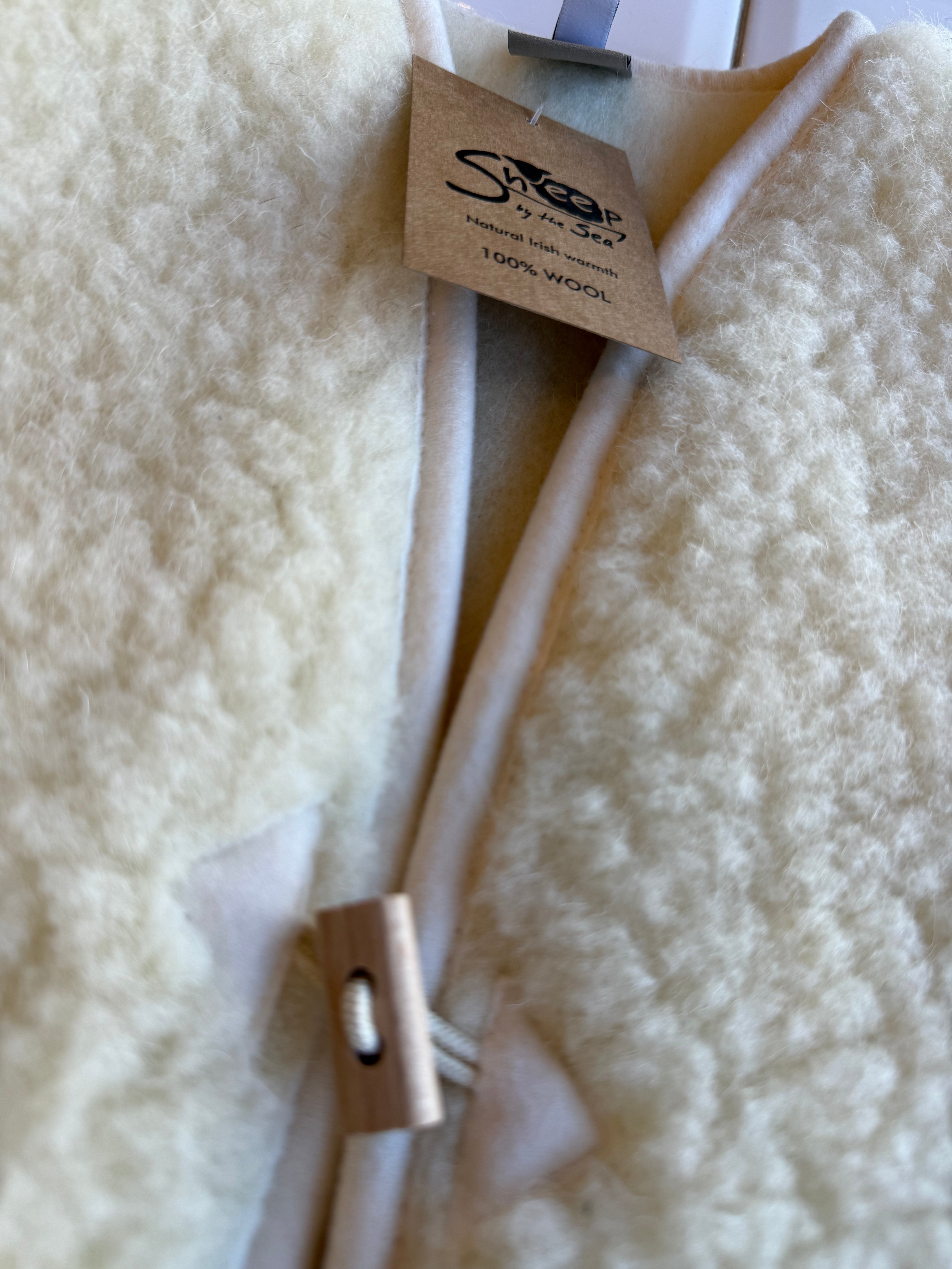 SHEEP BY THE SEA JUNIOR VEST ALPEN NATURAL