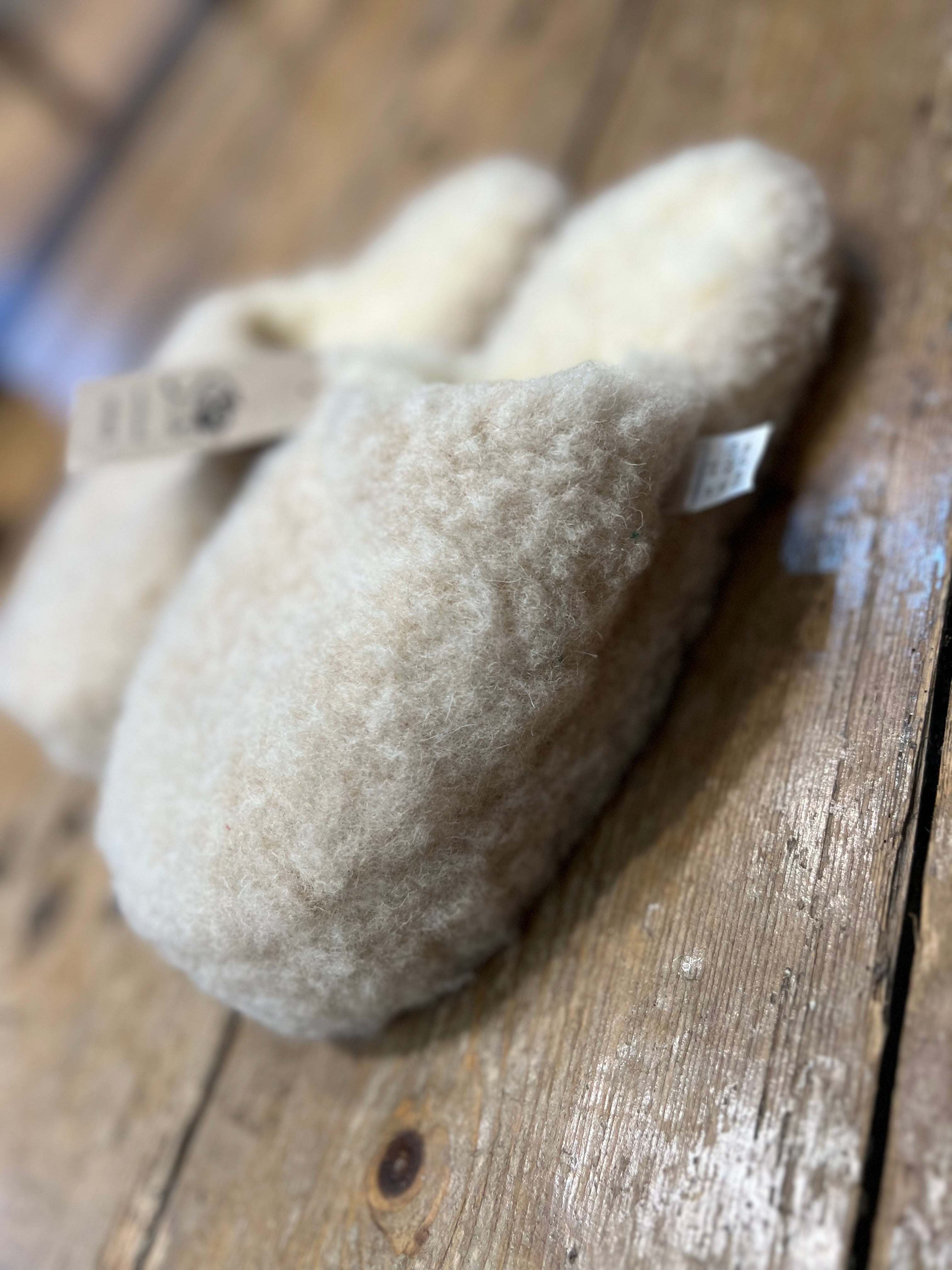 YOKO MULE SLIPPERS Beige.