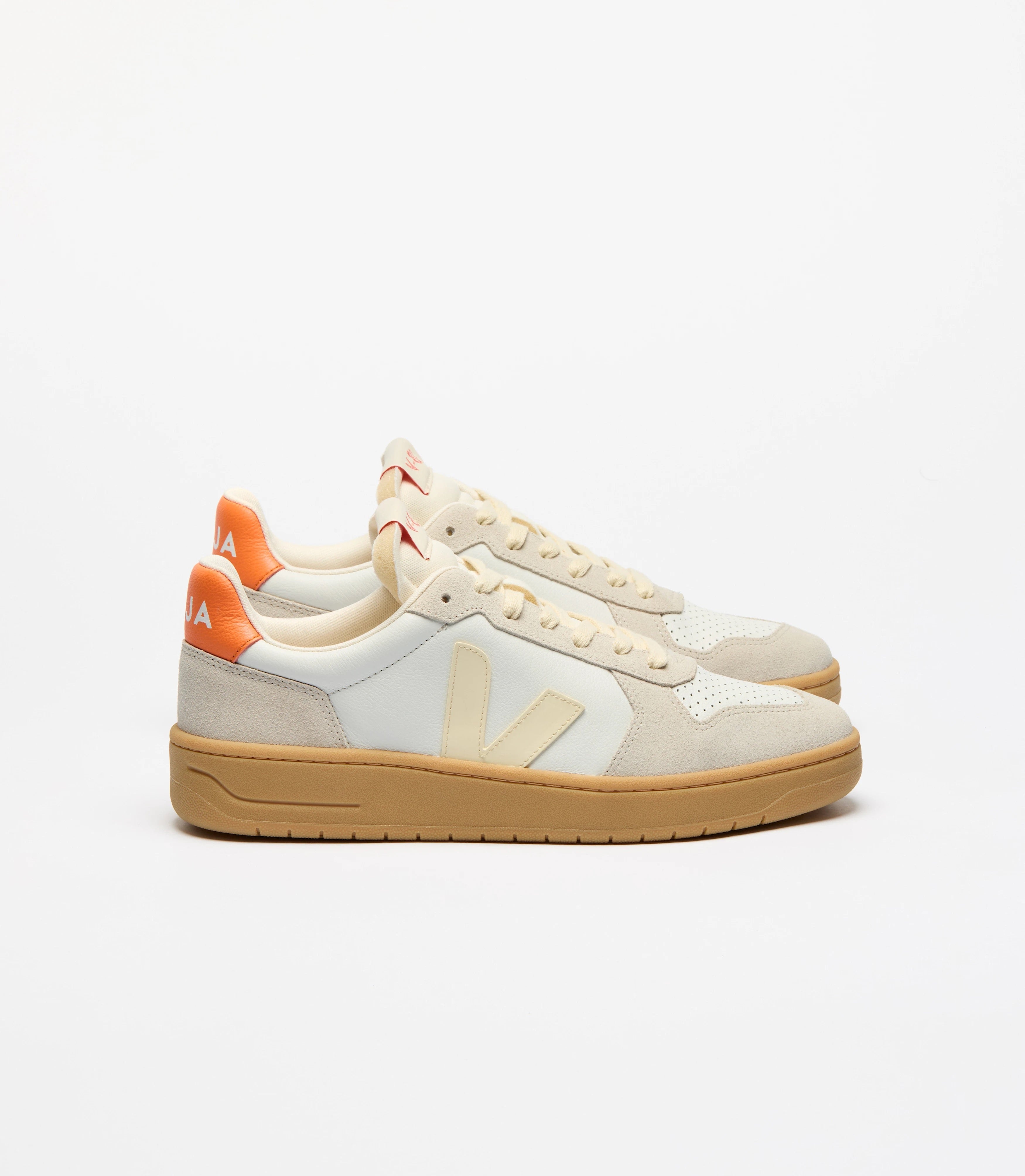 VEJA V-82 LEATHER PURE CALCAIRE FURY