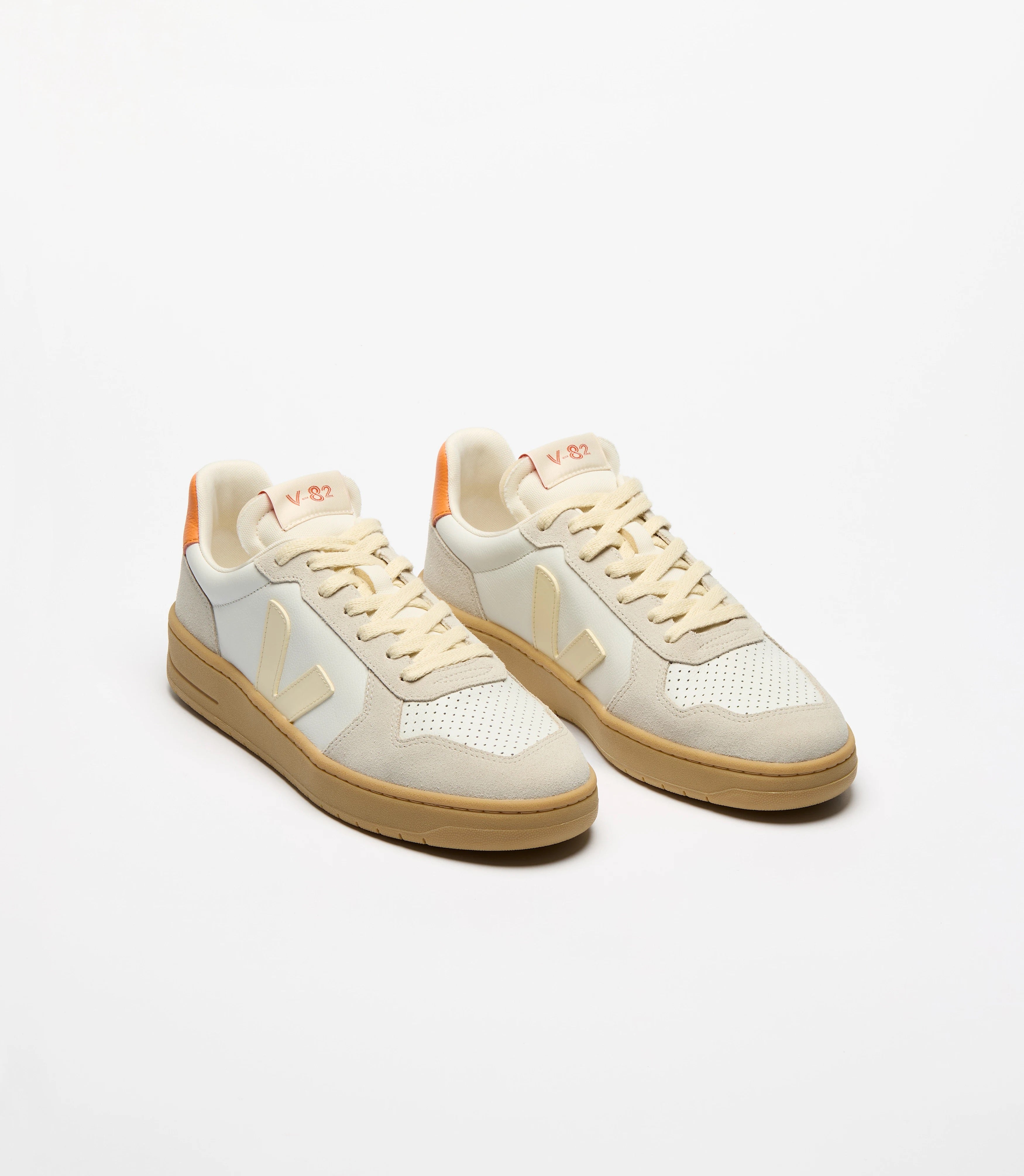VEJA V-82 LEATHER PURE CALCAIRE FURY