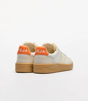 VEJA V-82 LEATHER PURE CALCAIRE FURY