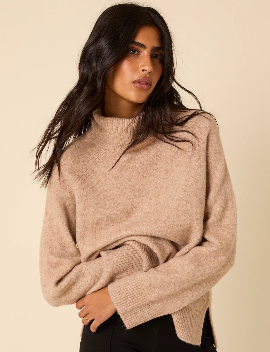 NOBODYS CHILD  ROLL NECK Beige