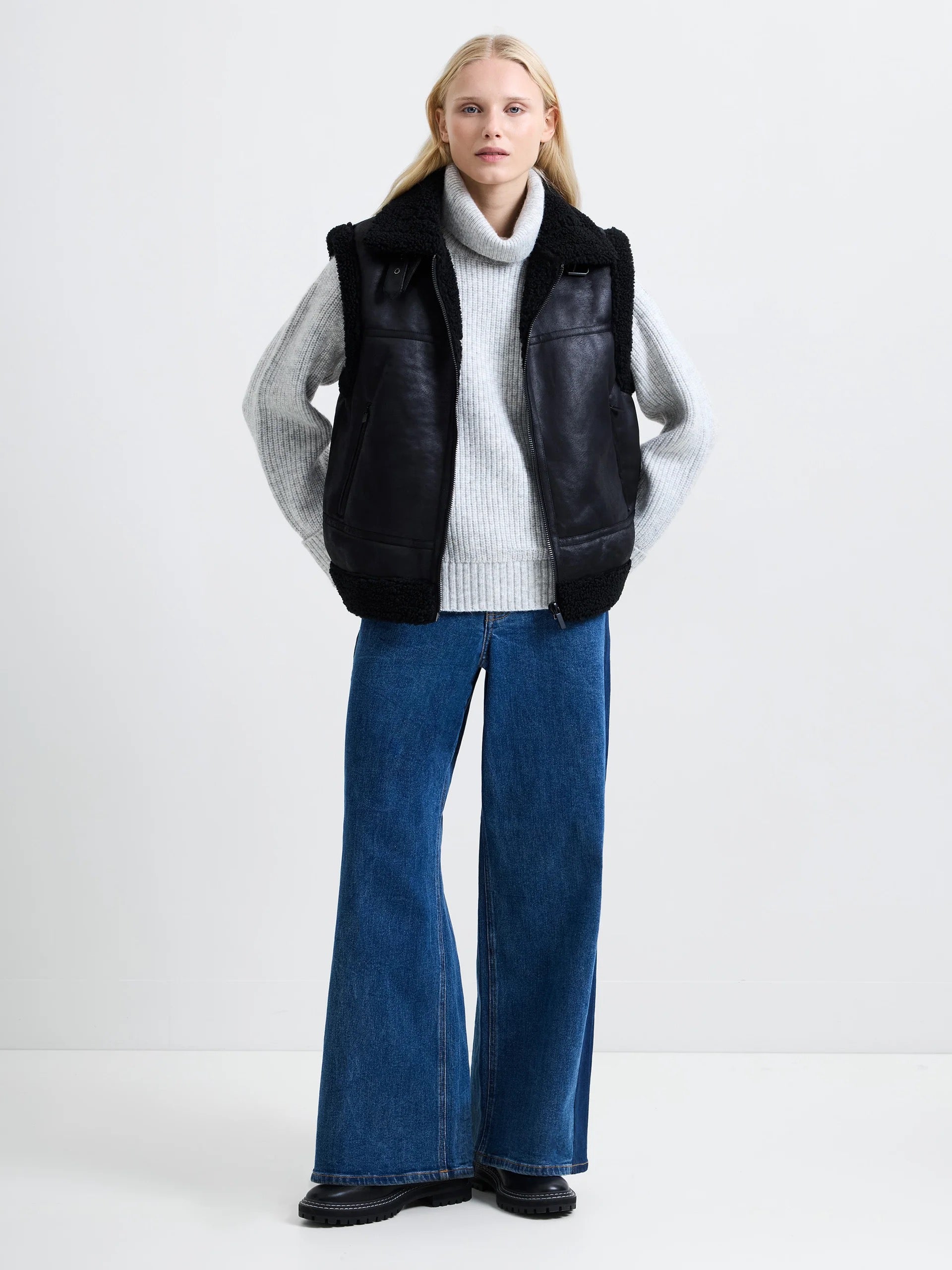 FRENCH CONNECTION  CAMRY SUEDE Black