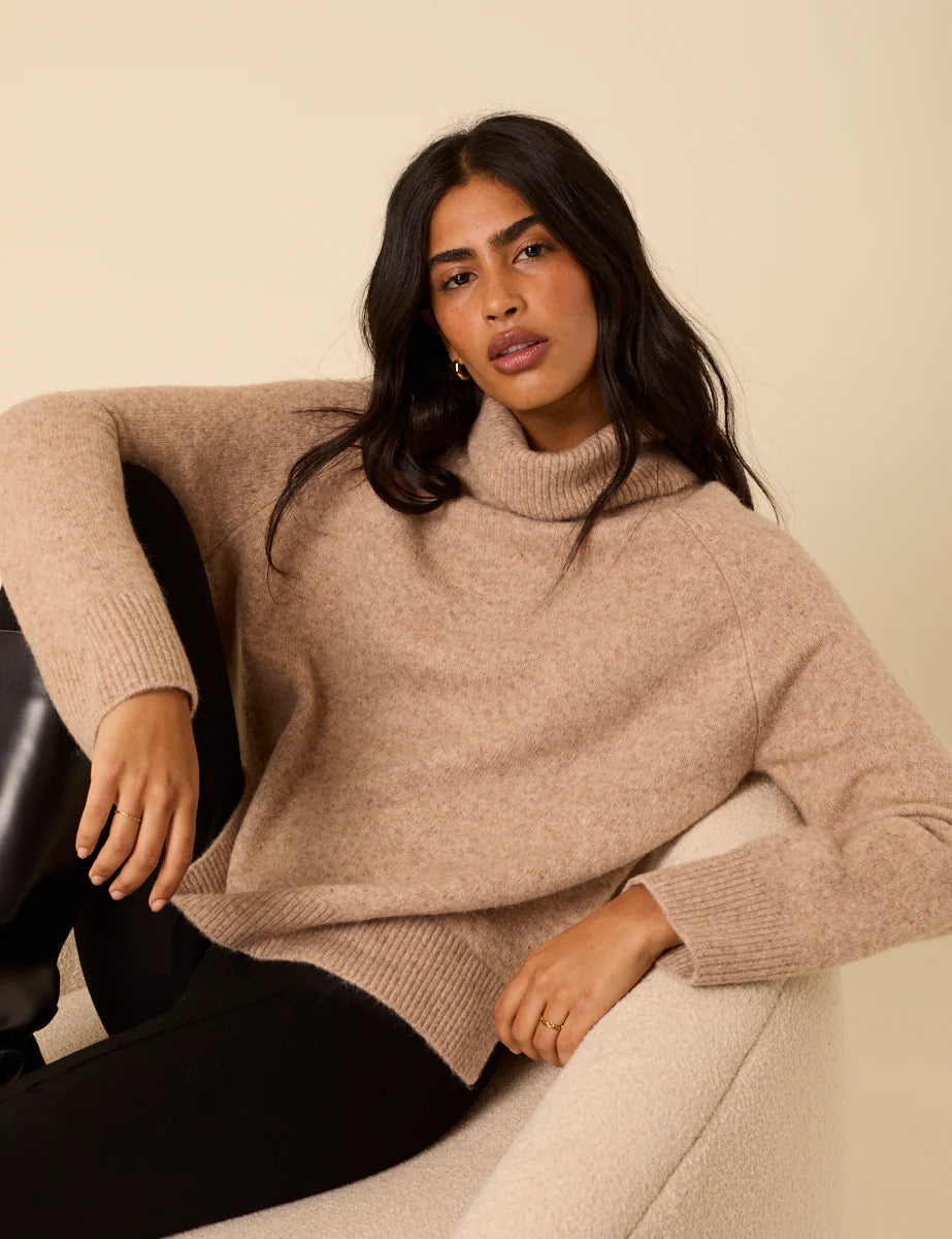 NOBODYS CHILD  ROLL NECK Beige