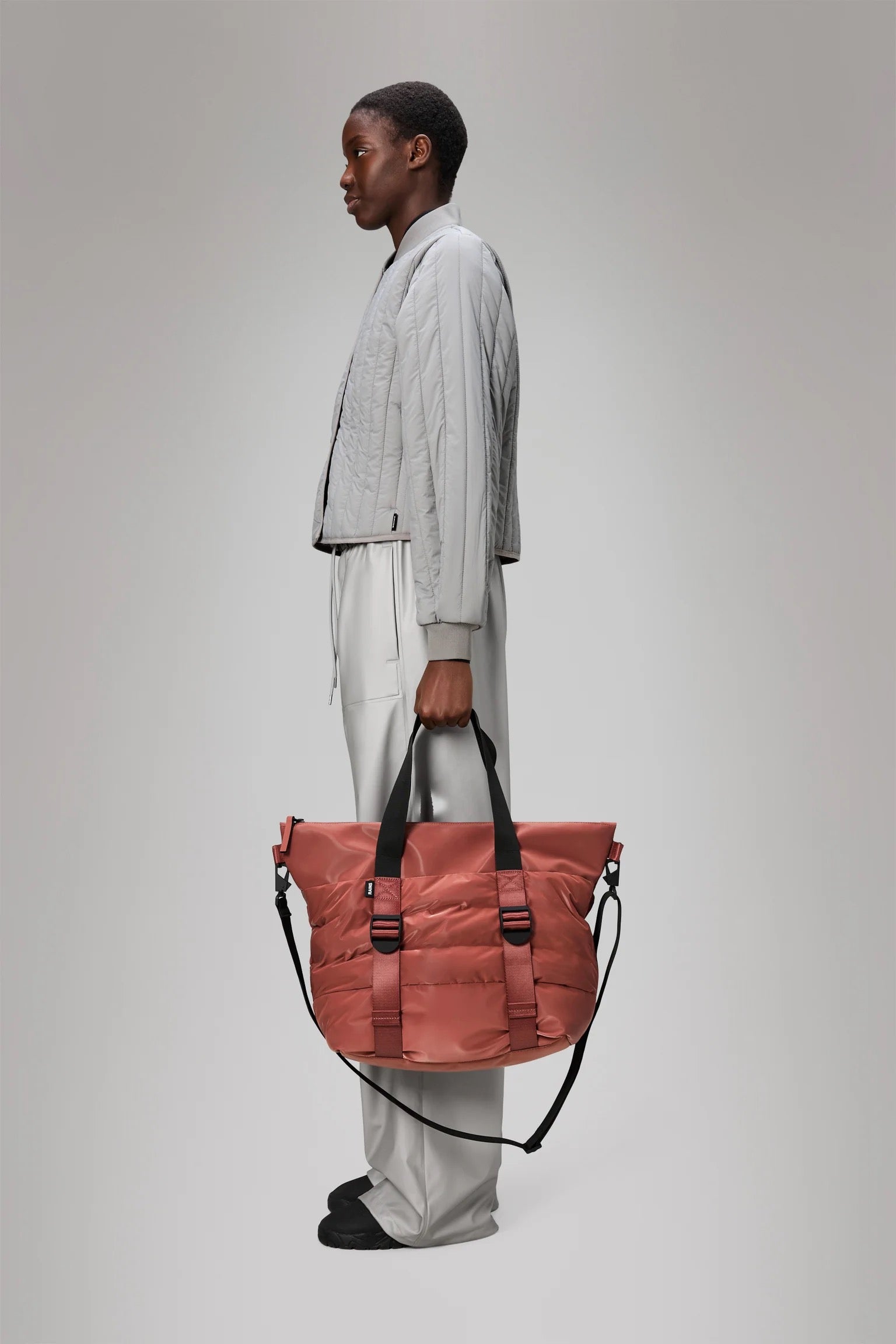RAINS PUFFER BAG HONOR