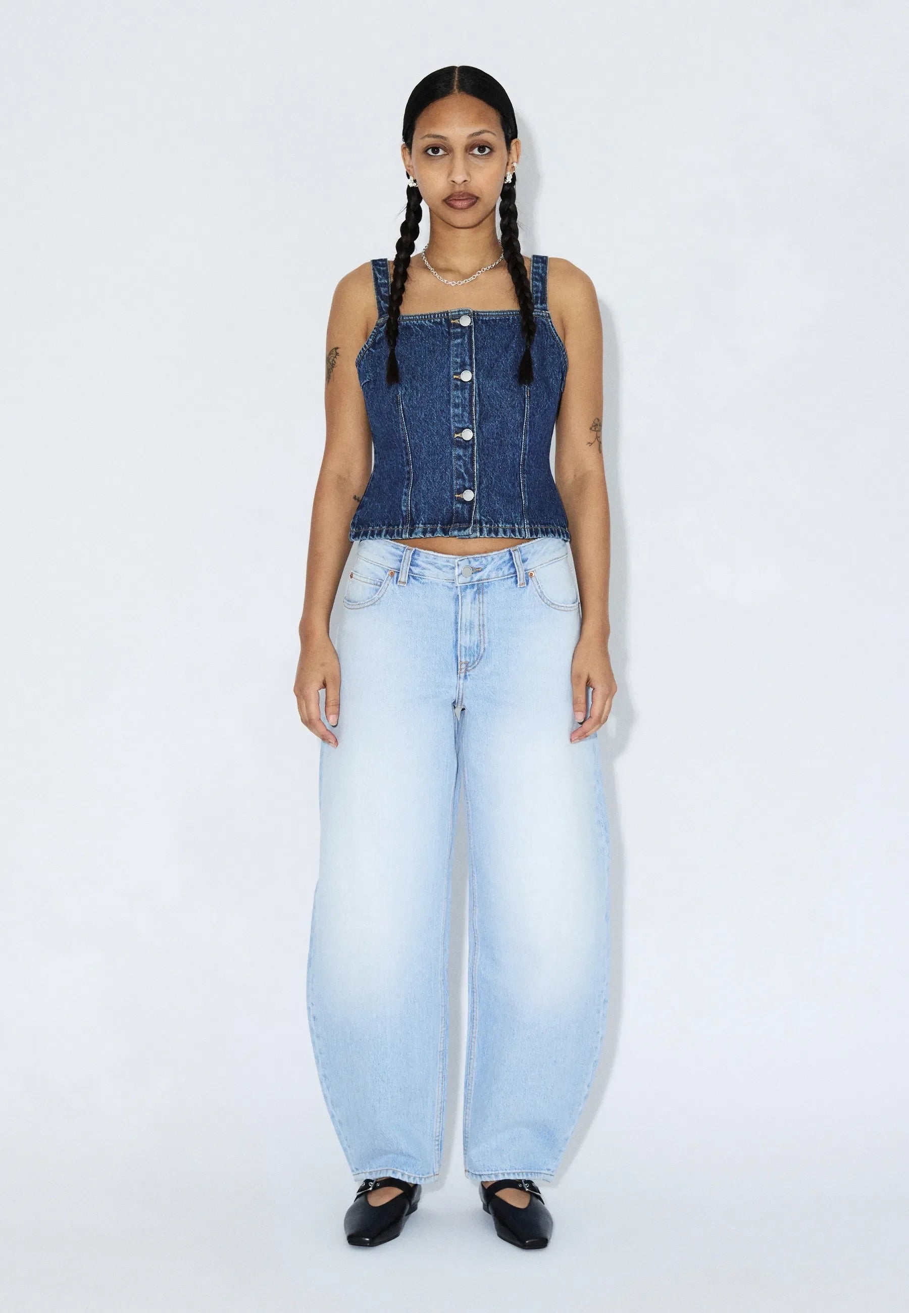 NANCI BARREL STREAM LIGHT FADE JEANS