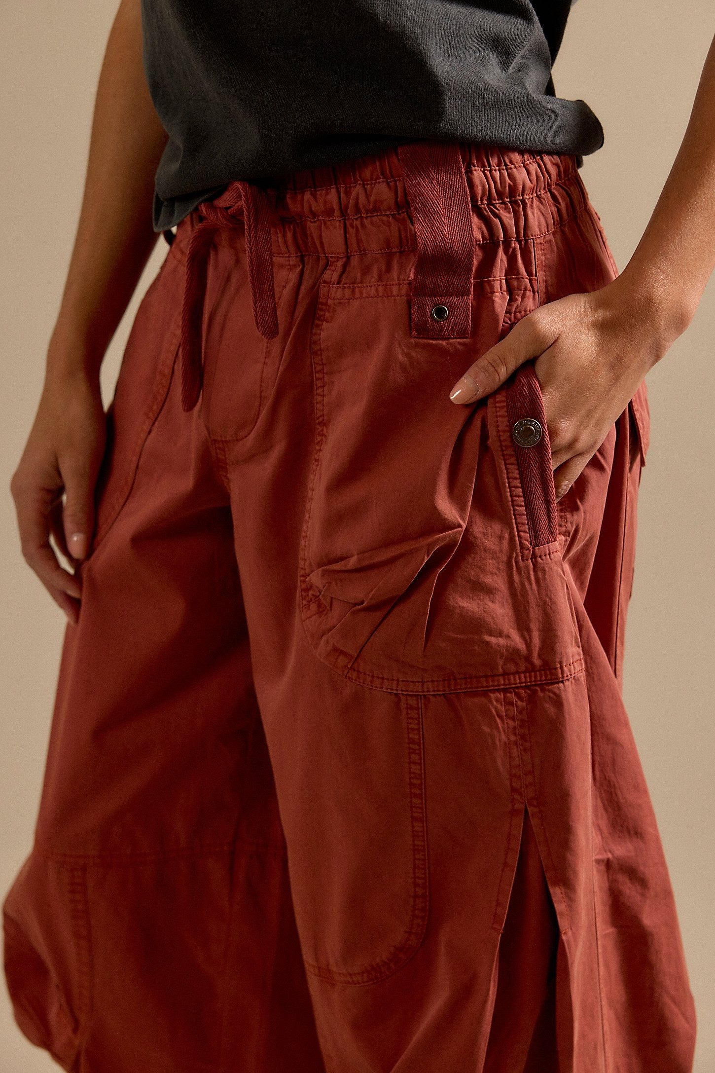 FREE PEOPLE ONSET PARACHUTE PANT DARK RED