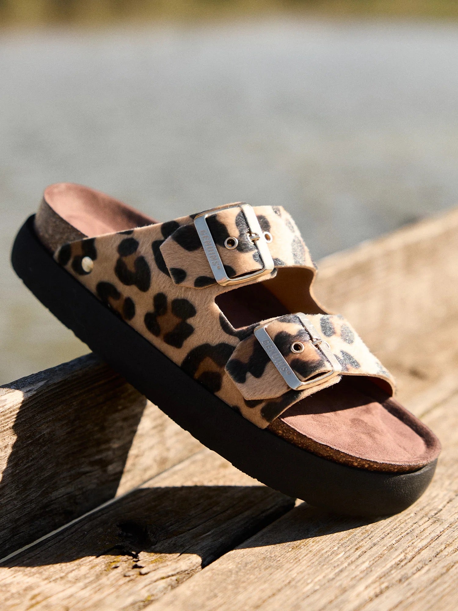 GENUINS HONOLULU LEOPARD SANDAL