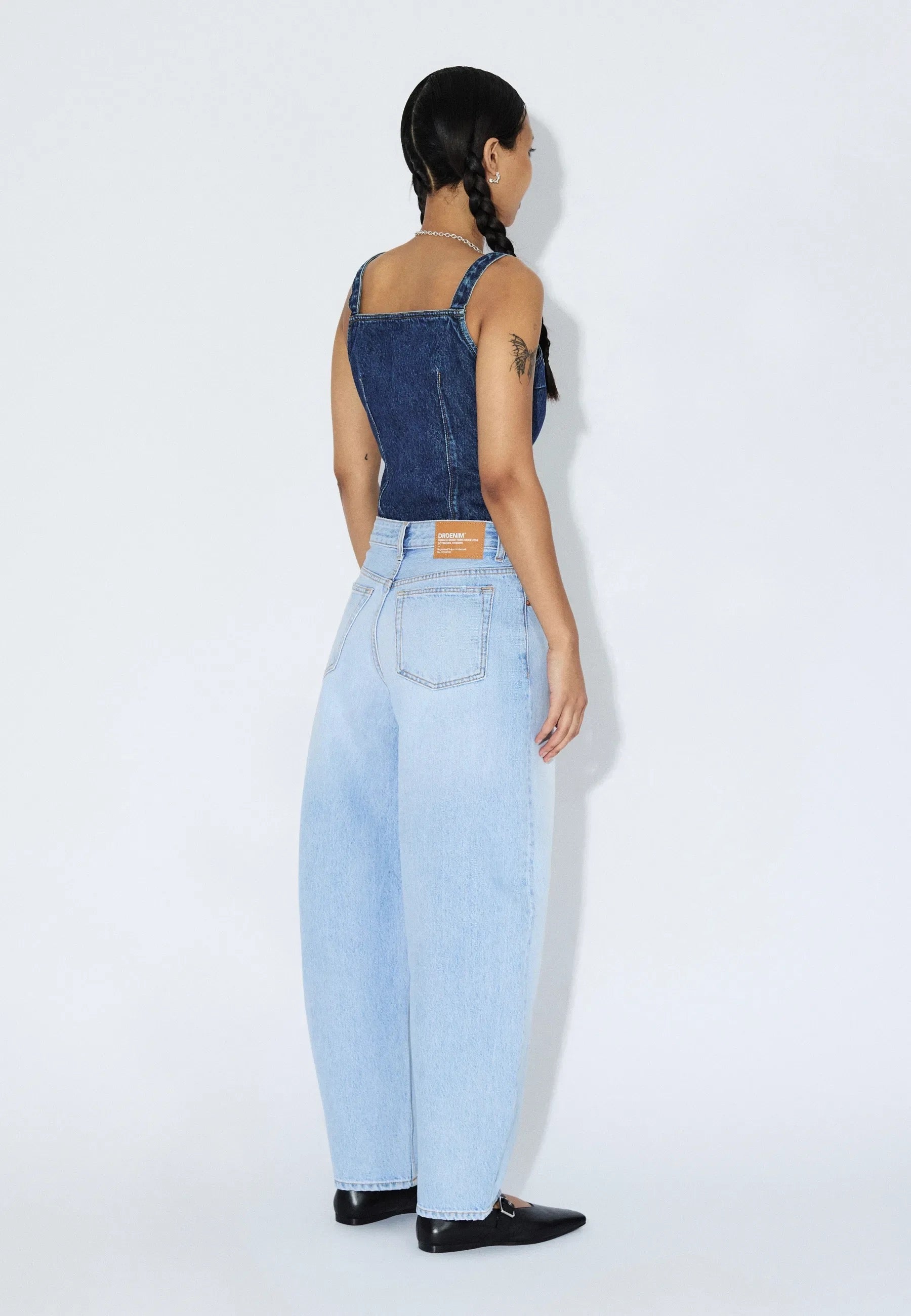 NANCI BARREL STREAM LIGHT FADE JEANS