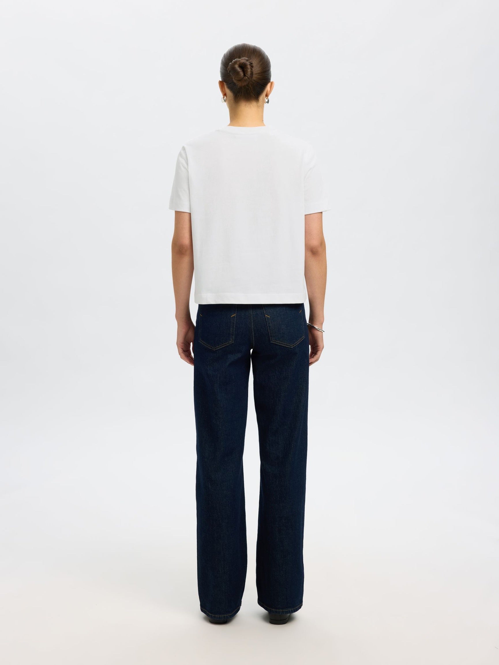 SELECTED ESSENTIAL BRIGHT WHITE