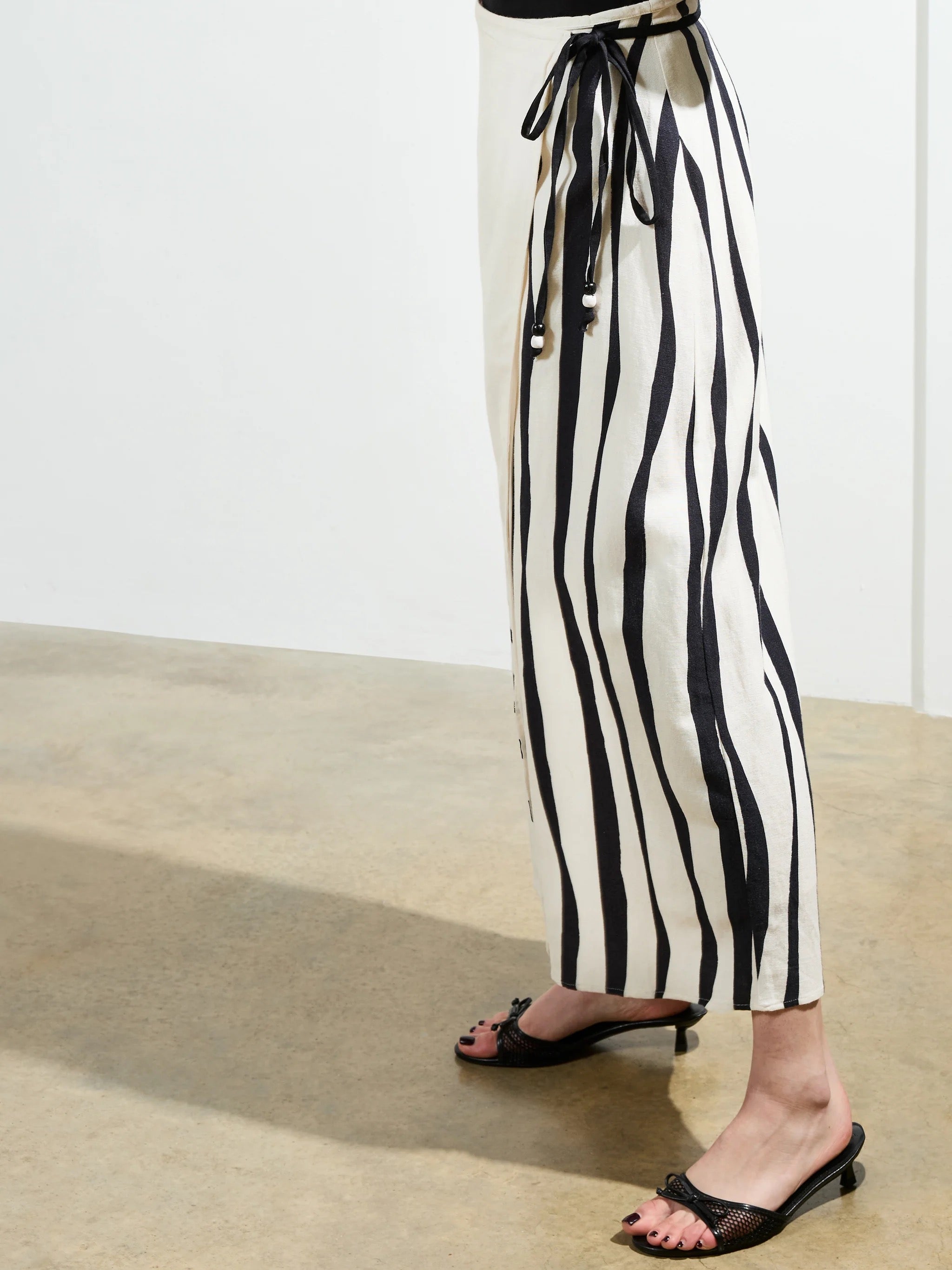FRENCH CONNECTION  GENEVIEVE SKIRT WHTE/BLACK
