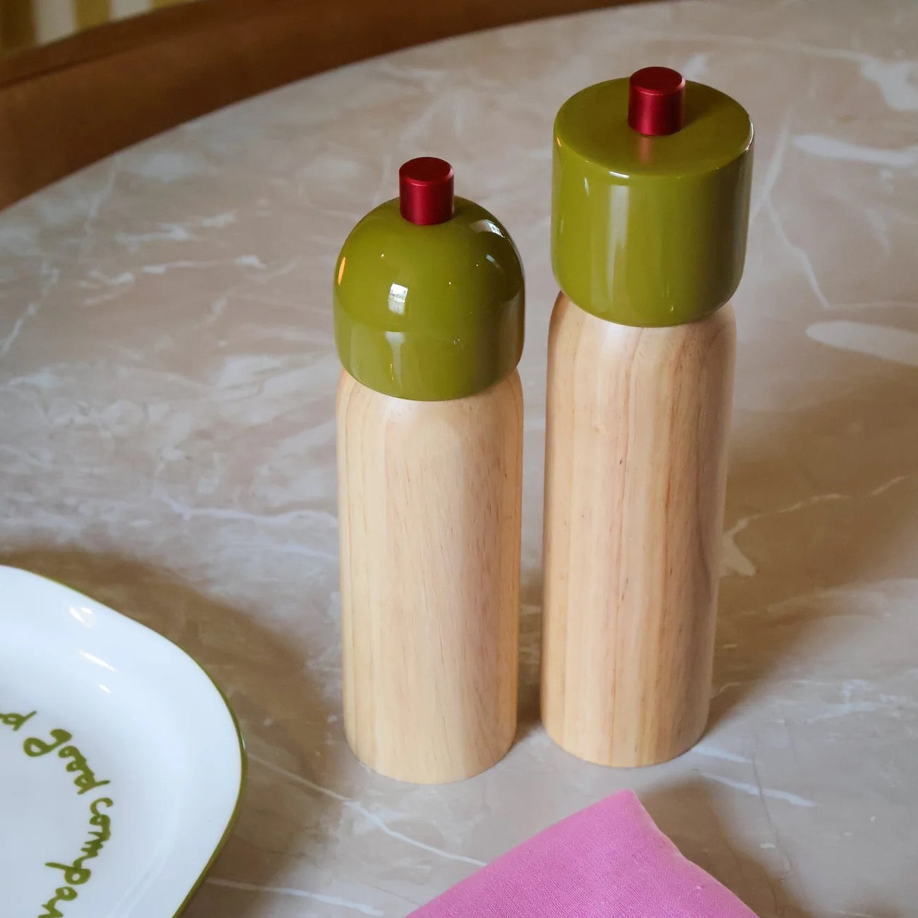 MAEGAN SALT/PEPPER GRINDERS OLIVE/RED