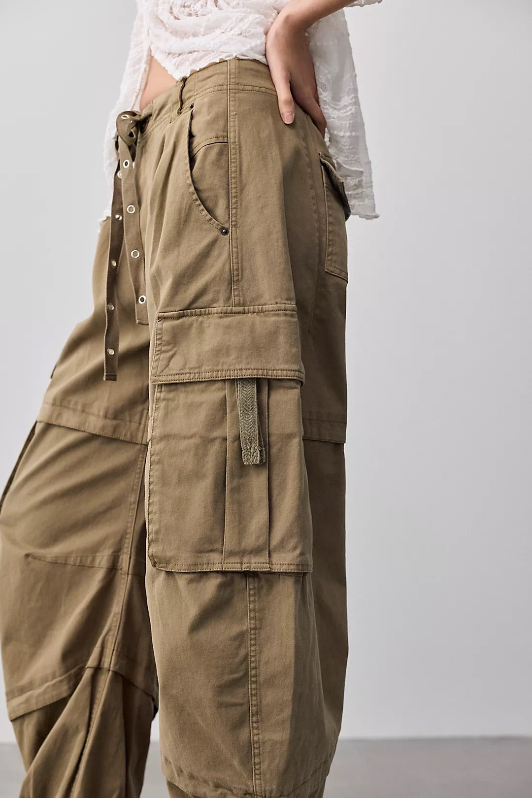 FREE PEOPLE  REEF CURVED CARGO OLIVE