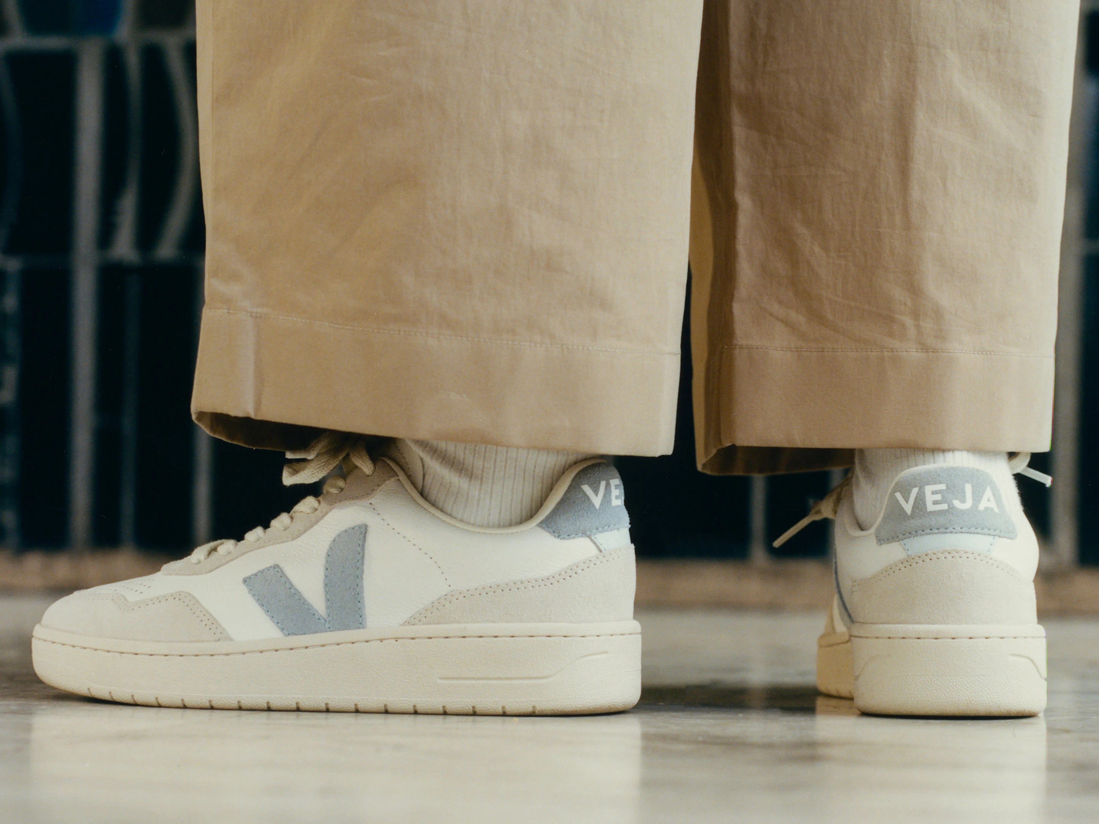VEJA V90 EXTRA WHITE STEEL