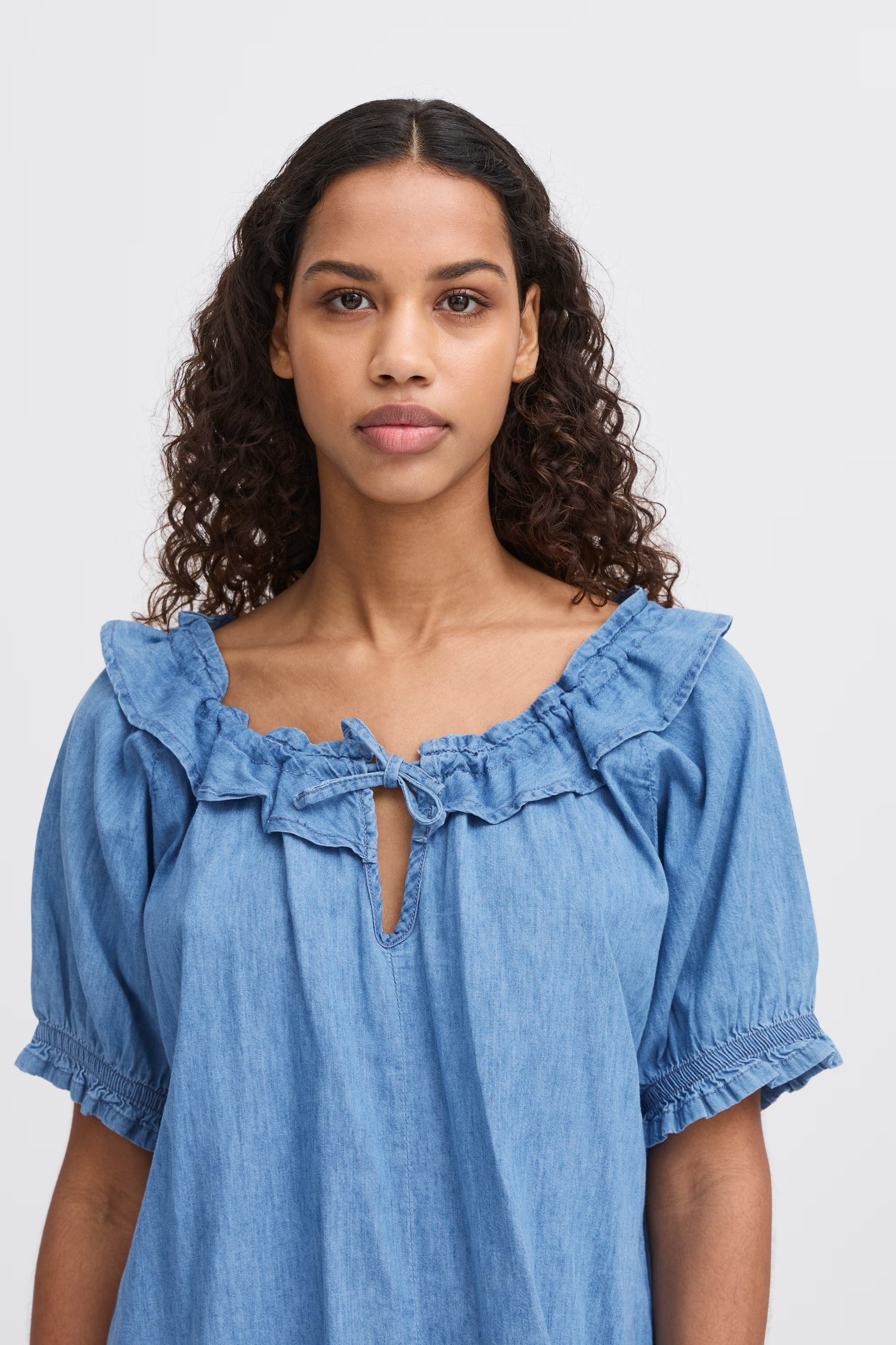 ICHI BARCY SS LIGHT BLUE CHAMBREY TOP