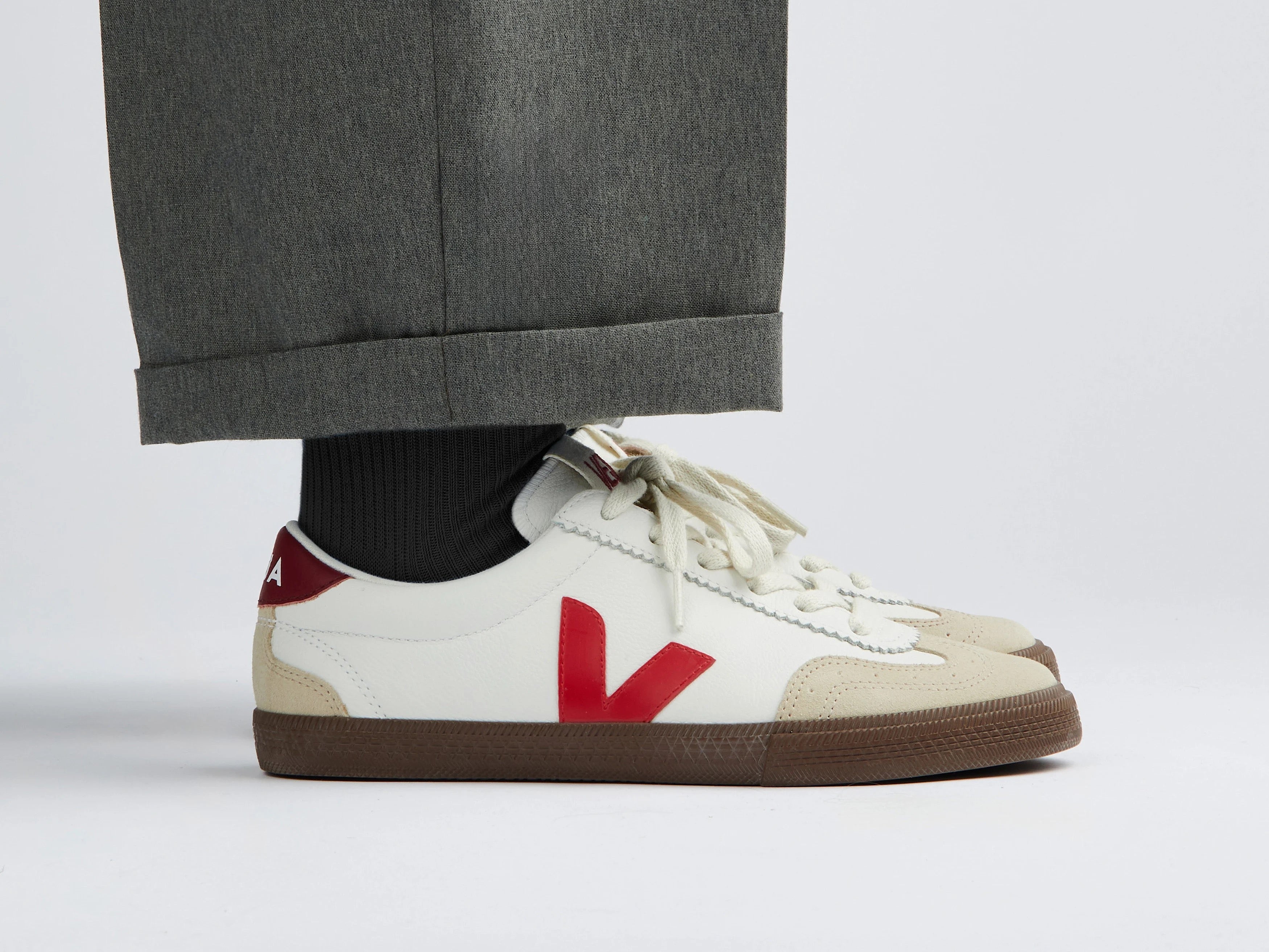 VEJA VOLLEY OT LEATHER WHITE/PEKIN/BARK