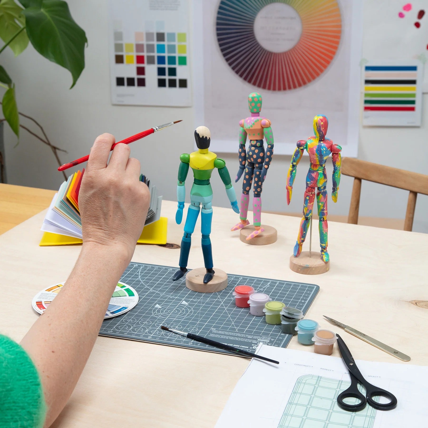 PAINT AND POSE ARTIST MANNEQUIN