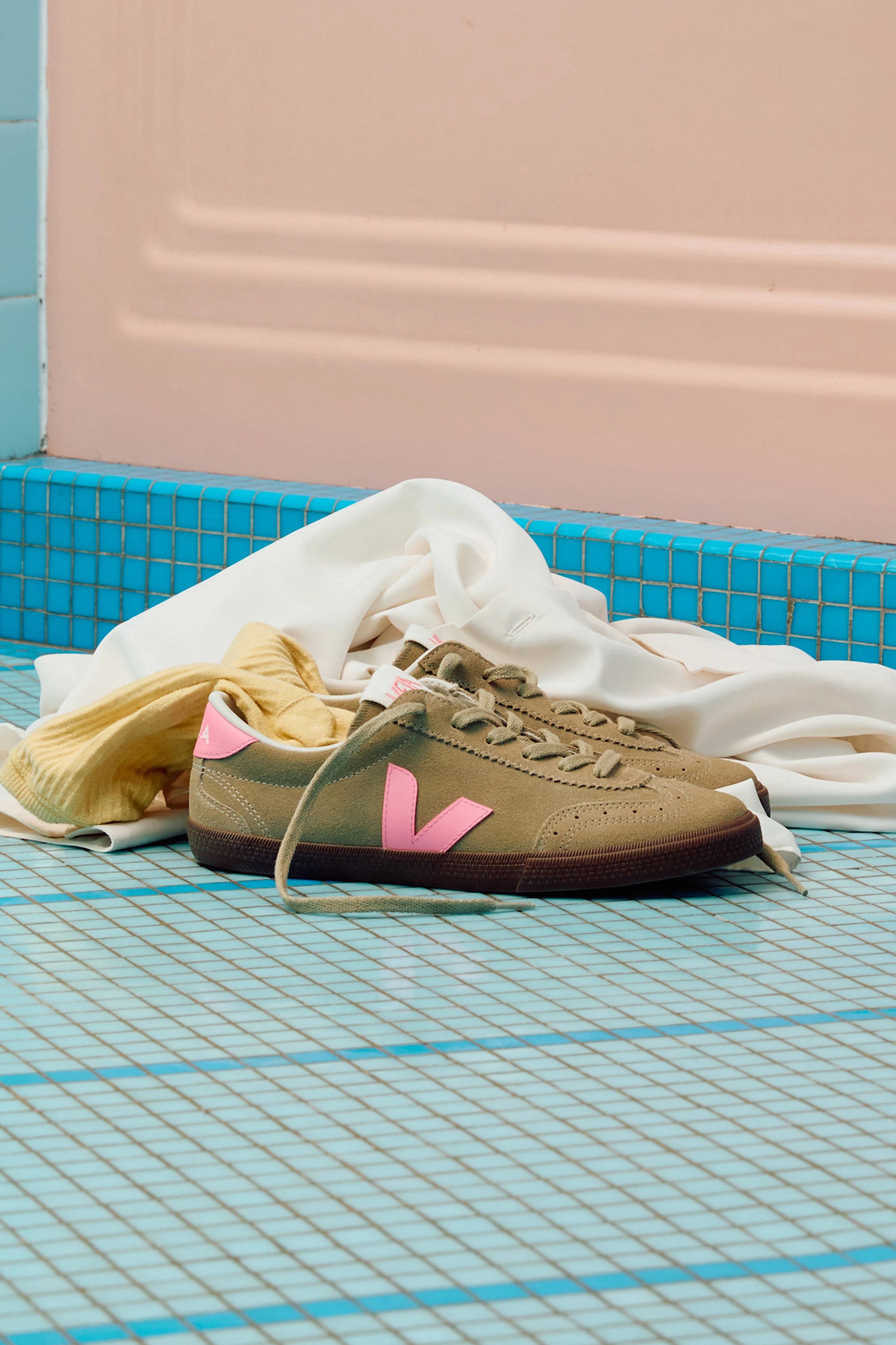 VEJA VOLLEY SUEDE TAUPE MALIBU BARK