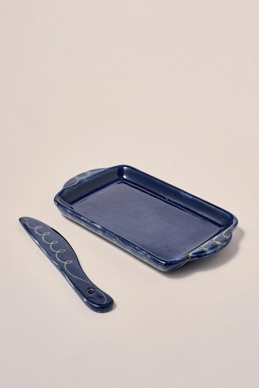 DAMSON MADDER BUTTER DISH & KNIFE LARGE SPOT GREEN SWIRL