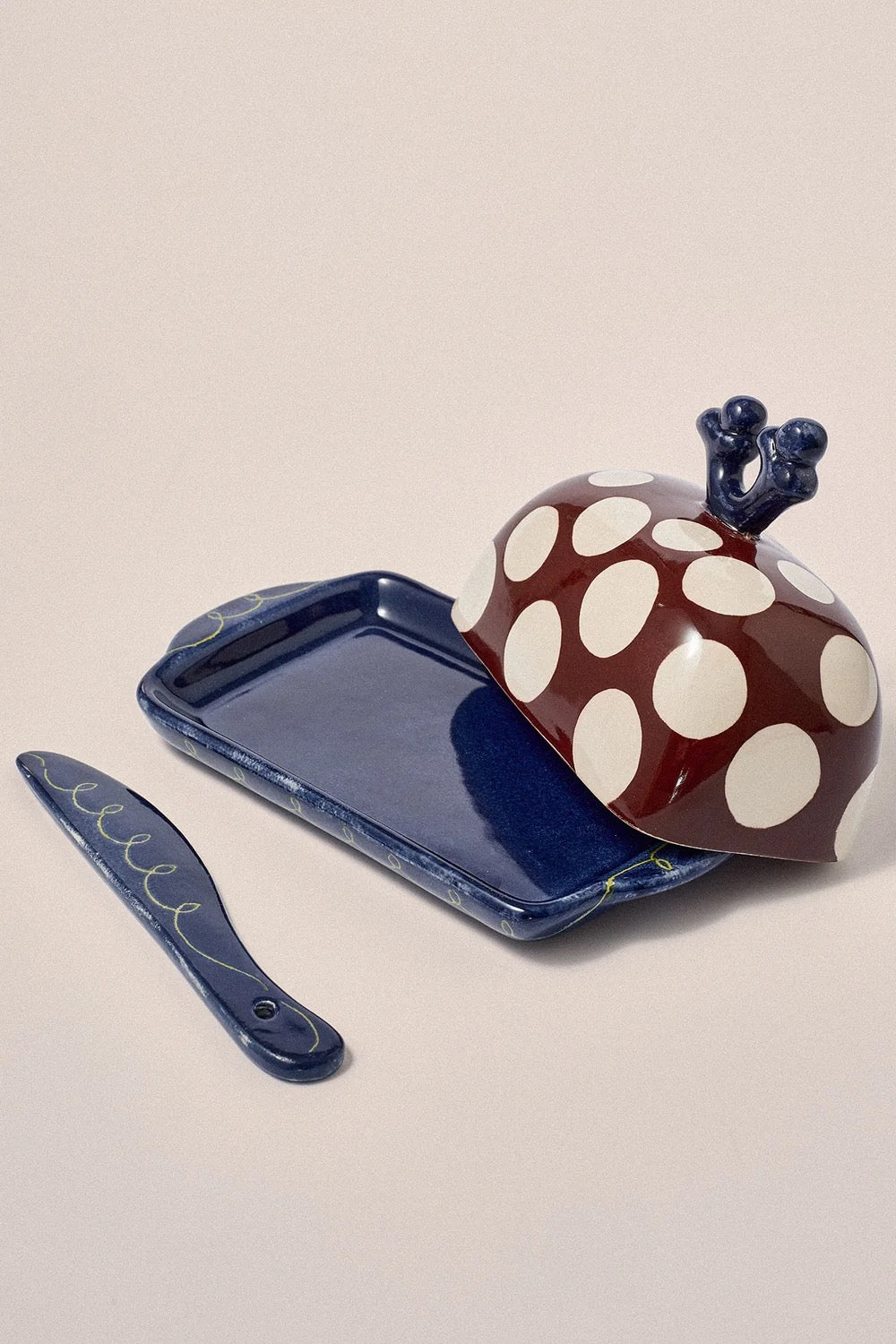 DAMSON MADDER BUTTER DISH & KNIFE LARGE SPOT GREEN SWIRL