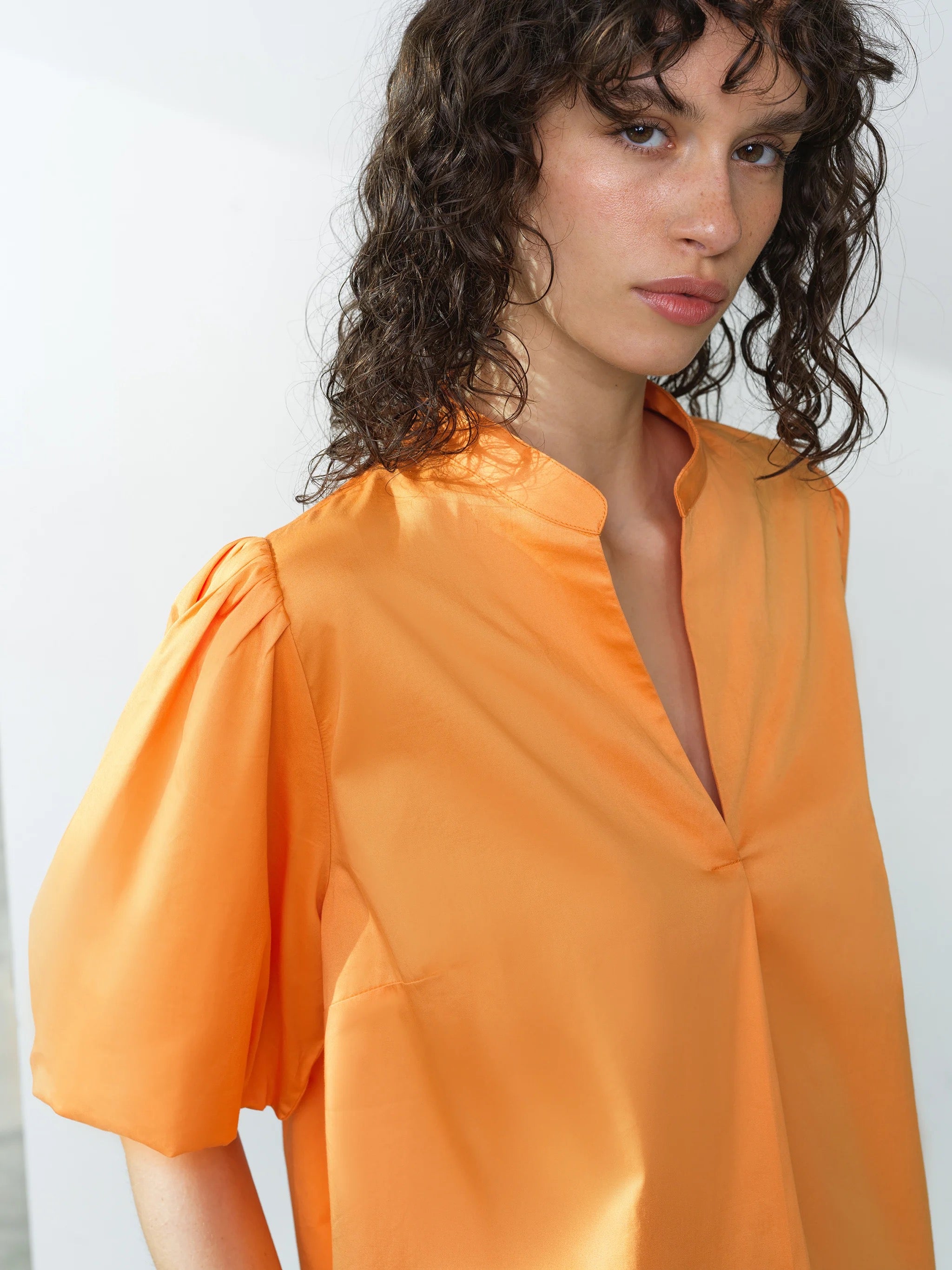 FRENCH CONNECTION SINDEY PUFF SLV APRICOT ORANGE