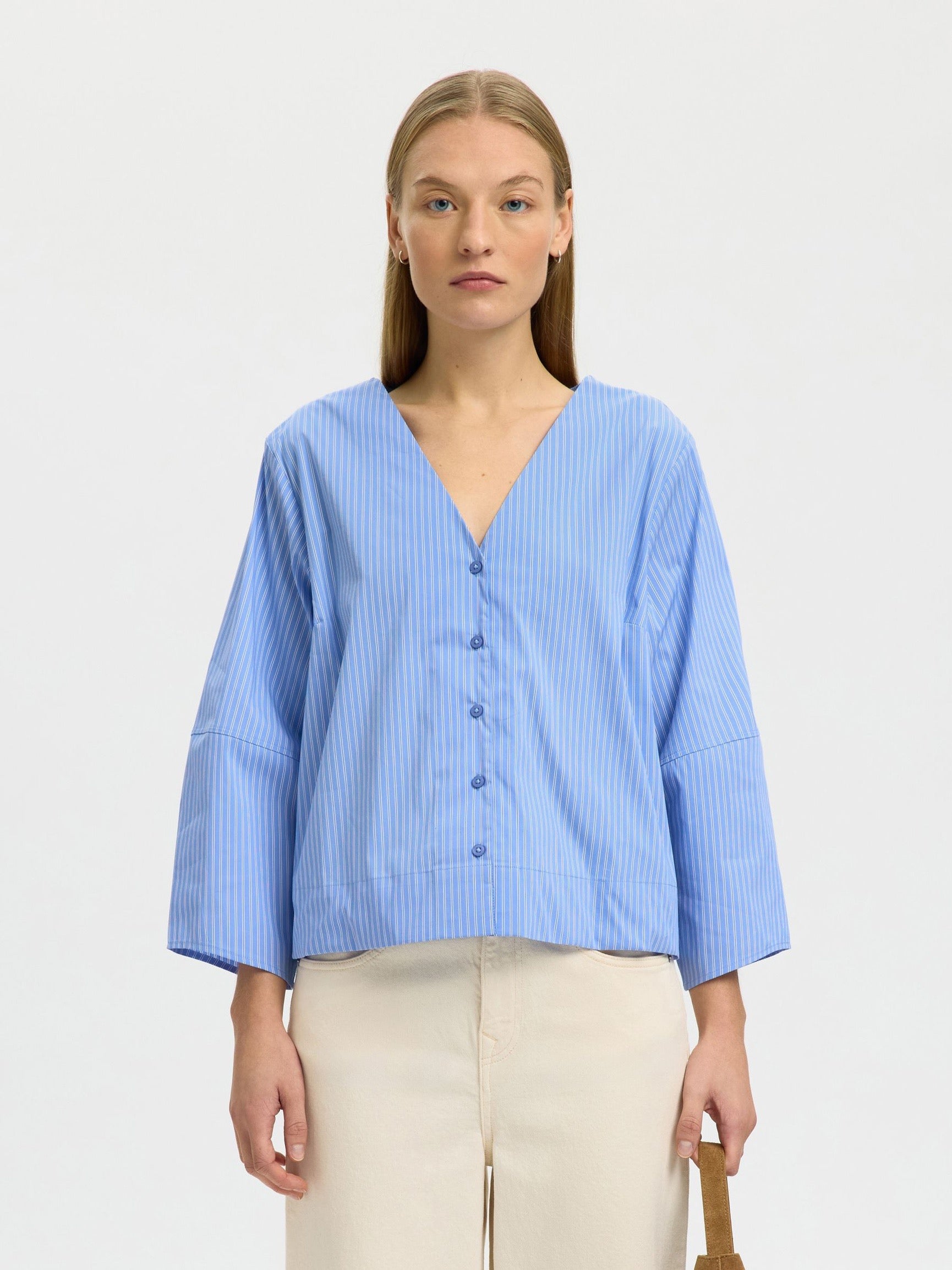 SELECTED BEA 3/4 V NECK DUSTY BLUE