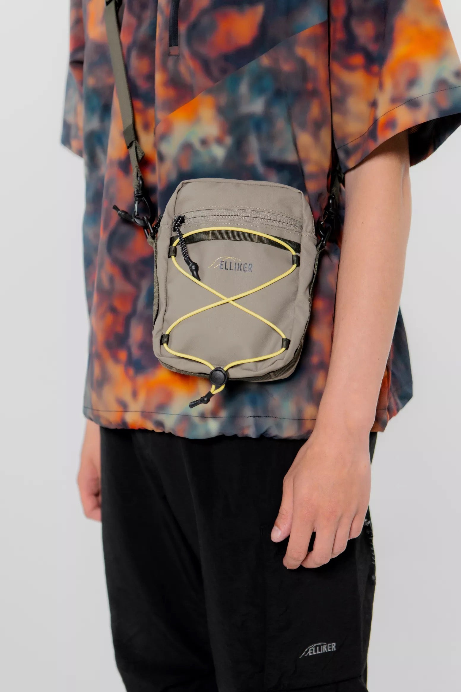 ELLIKER  KEP CROSSBODY TAUPE